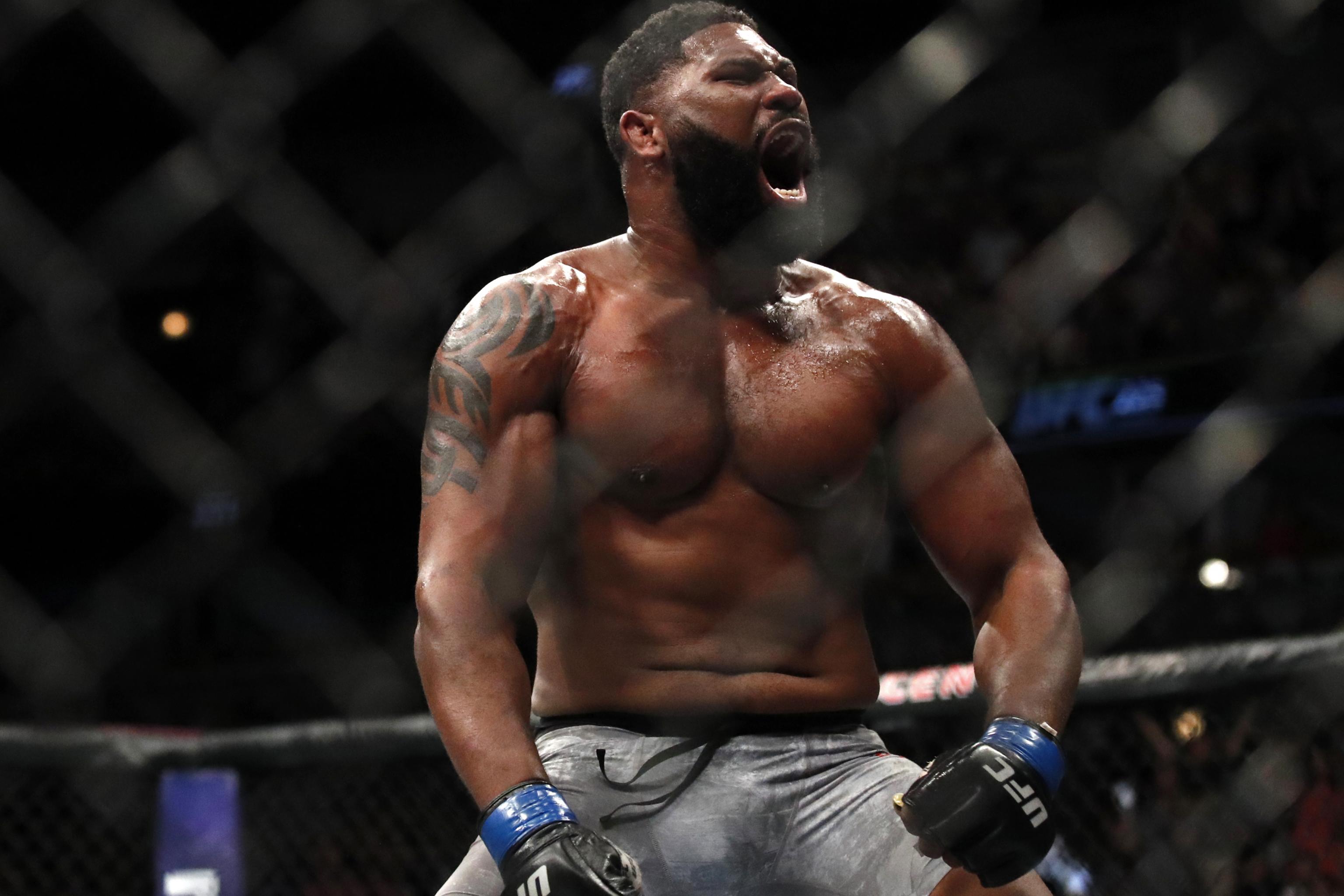 Curtis Blaydes beats Tom Aspinall