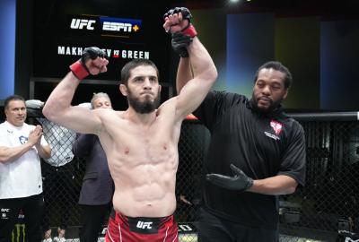 Islam Makhachev beats Charles Oliveira @ 4/7